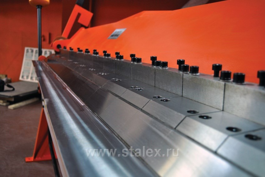 Фото 10 - Станок листогибочный ручной сегментный  STALEX W2.0x2540A.