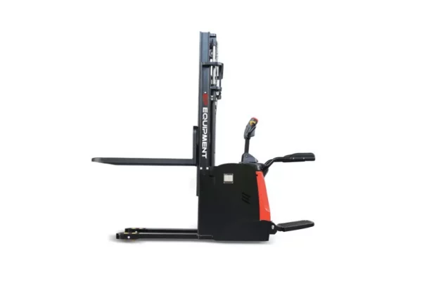 Фото 34 - Штабелер электрический самоходный EP Equipment ES20-20RAS PROFESSIONAL (LI-ION, 3F550, с платформой и поручнями).