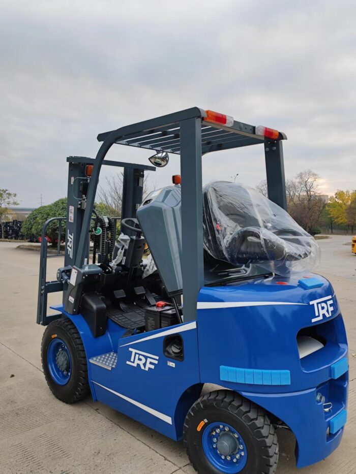 Фото 5 - Вилочный погрузчик TRF D35-4X.